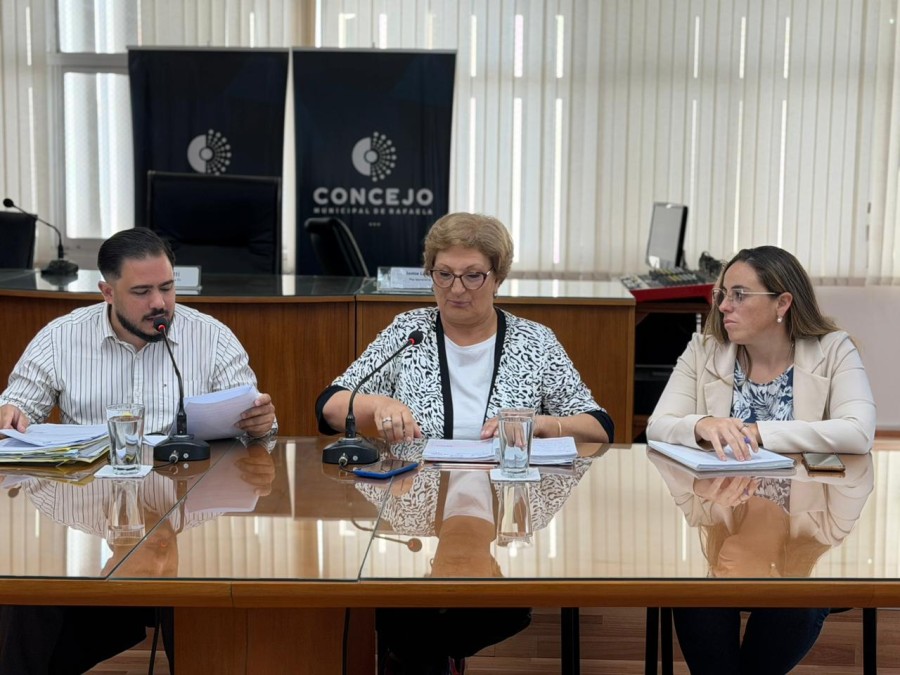 Mabel Fossatti presidió por primera vez una reunión de comisiones, acompañada por Federico Audagna y Janisse Lamas.