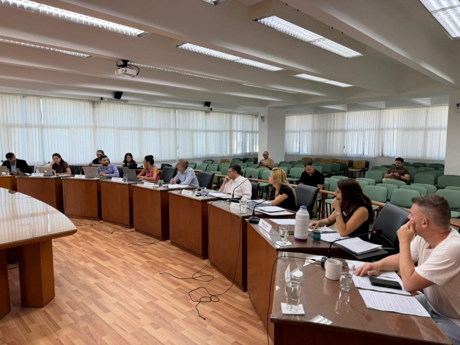 La nueva integraci&oacute;n del Concejo, tras el recambio legislativo del martes, durante la primera reuni&oacute;n de comisiones. (FOTO PRENSA CONCEJO)