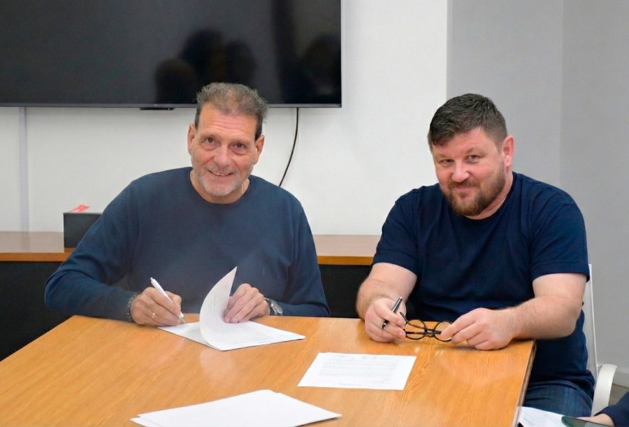 Darió Cocco y Pablo Pinotti al suscribir el acuerdo.