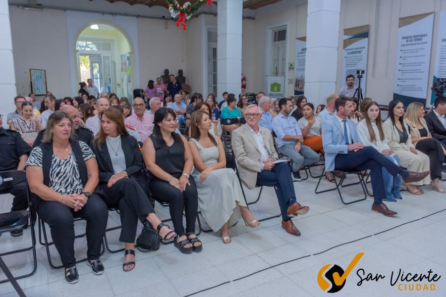 Vista parcial de los asistentes al acto.
