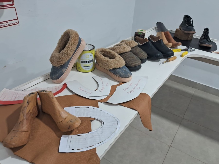ZAPATOS: Un oficio muy demandado en la ciudad.