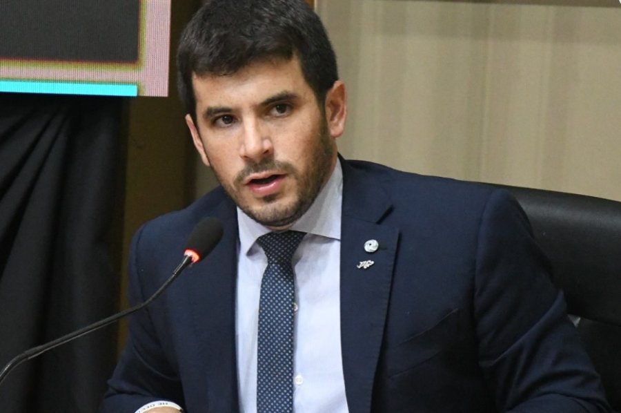 LEONEL CHIARELLA. El flamante nuevo titular del radicalismo es intendente de Venado Tuerno, donde asumió cuando tenía 30 años.