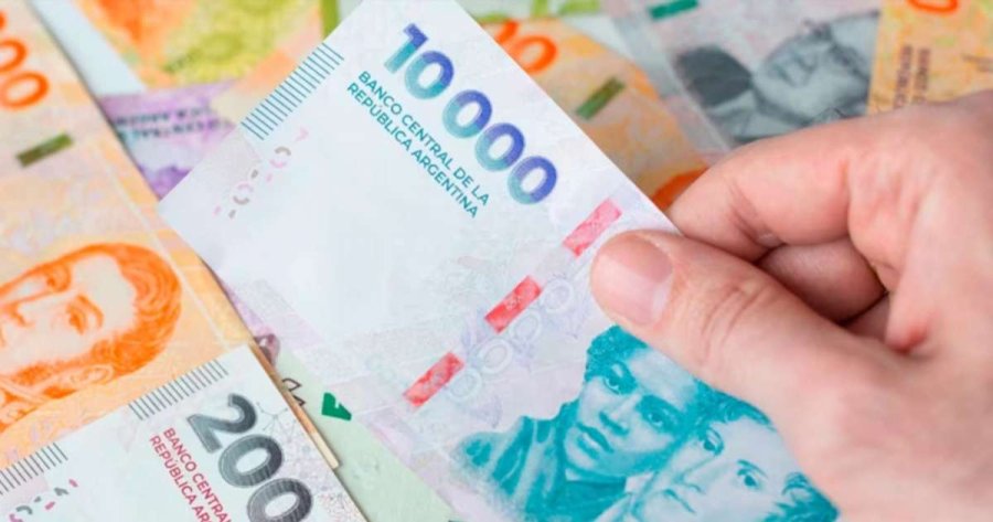 BAJO PODER ADQUISITIVO. Un informe privado revela que casi tres de cada diez asalariados registrados usarán el aguinaldo de diciembre para ponerse al día con deudas.