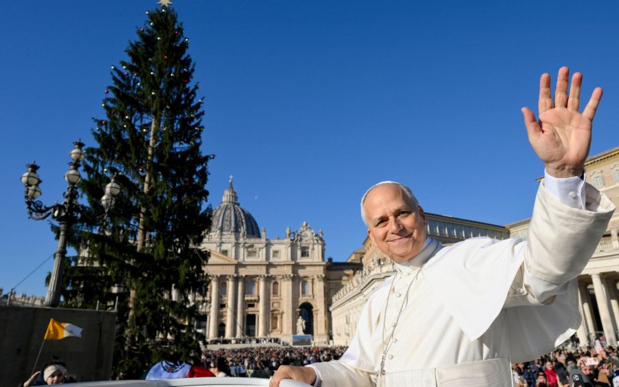 El Santo Padre con el arbolito de Navidad en Plazas San Pedro.