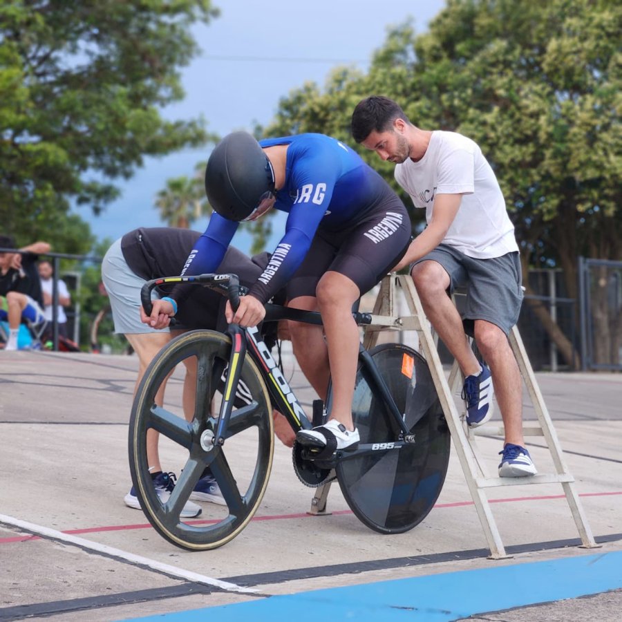 EVALUACIONES. Cada entrenamiento pone a prueba a los ciclistas.