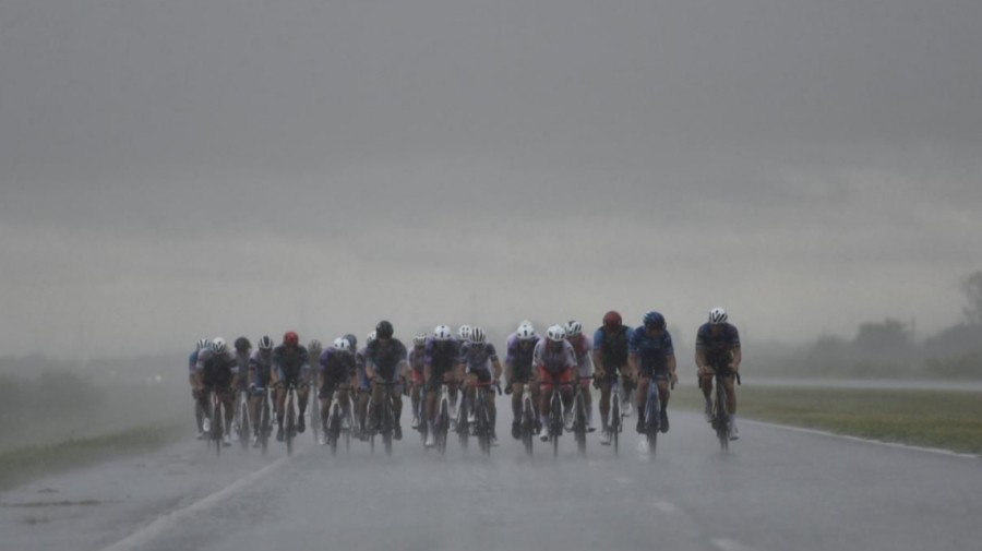 SEGURIDAD. Era riesgoso continuar la competencia.