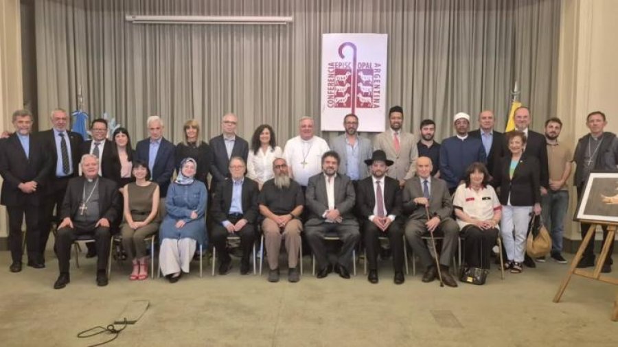 Los participantes en el reciente encuentro interreligioso.