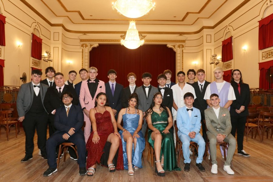 Egresados 2025 de la Escuela Nikolas Tesla.