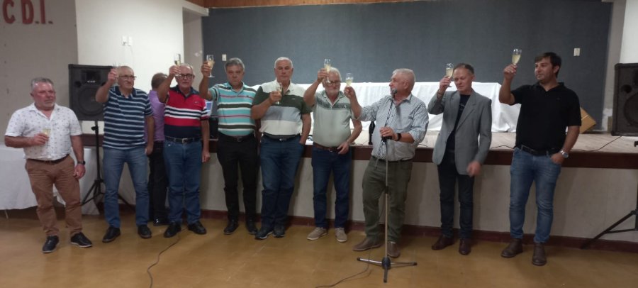 La comisi&oacute;n directiva de la Cooperativa brind&oacute; con los asistentes.