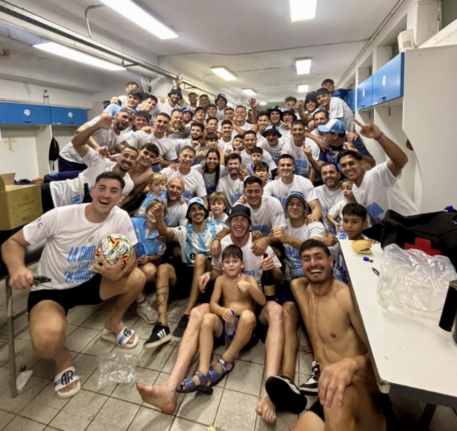 El plantel de Atl&eacute;tico de Rafaela celebr&oacute; el ascenso a la Primera Nacional