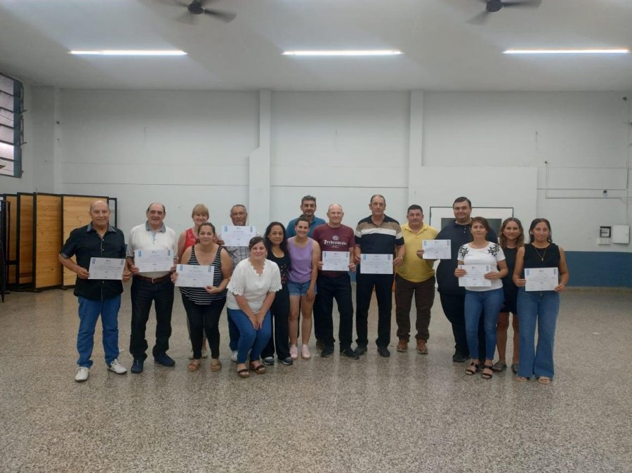 H&eacute;ctor perotti y su comisi&oacute;n comunal.