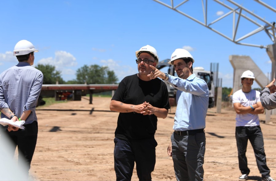 El subsecretario de Deportes, Alejandro Ambort, junto al intendente, Leonardo Viotti. (FOTO PRENSA MUNICIPAL)