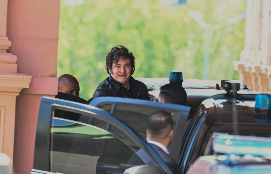 El presidente Javier Milei se retira de Casa Rosada.