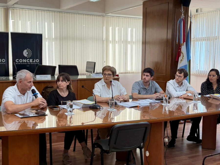 Reuni&oacute;n en el Concejo Municipal para dialogar sobre las cooperativas de reciclaje.