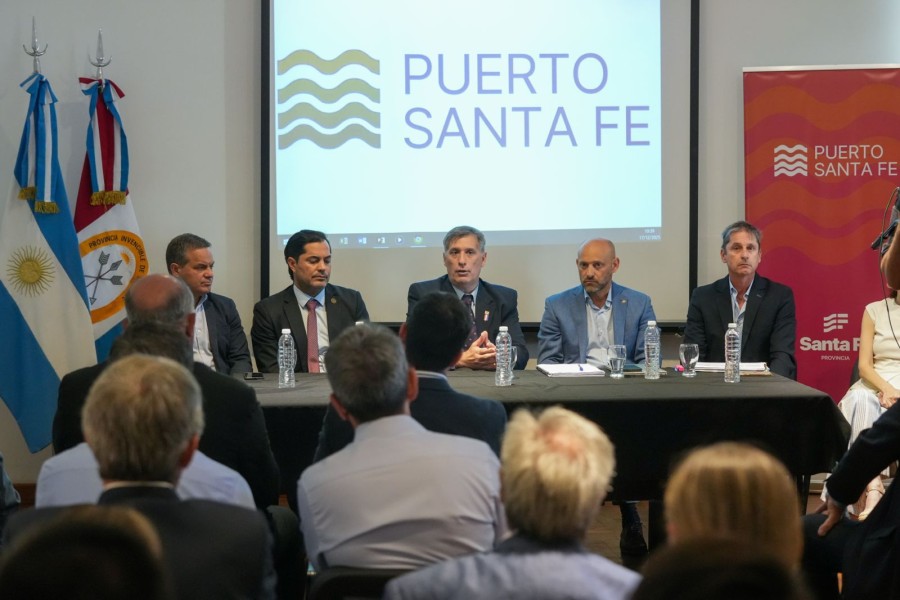 La reuni&oacute;n se desarroll&oacute; en el Sal&oacute;n de Usos M&uacute;ltiples del Puerto de Santa Fe.