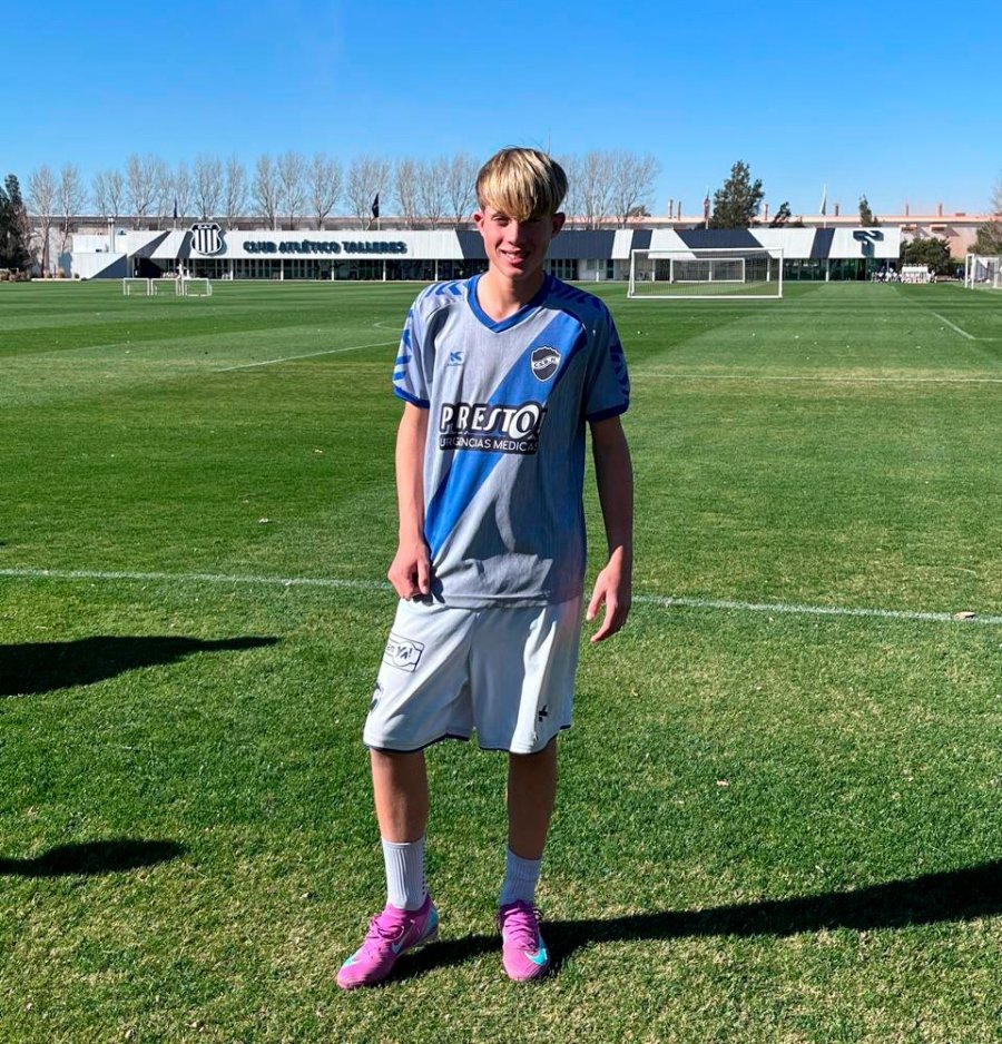 NUEVA ETAPA. El juvenil que seguir&aacute; el camino de otros futbolistas de la BH en la "T".