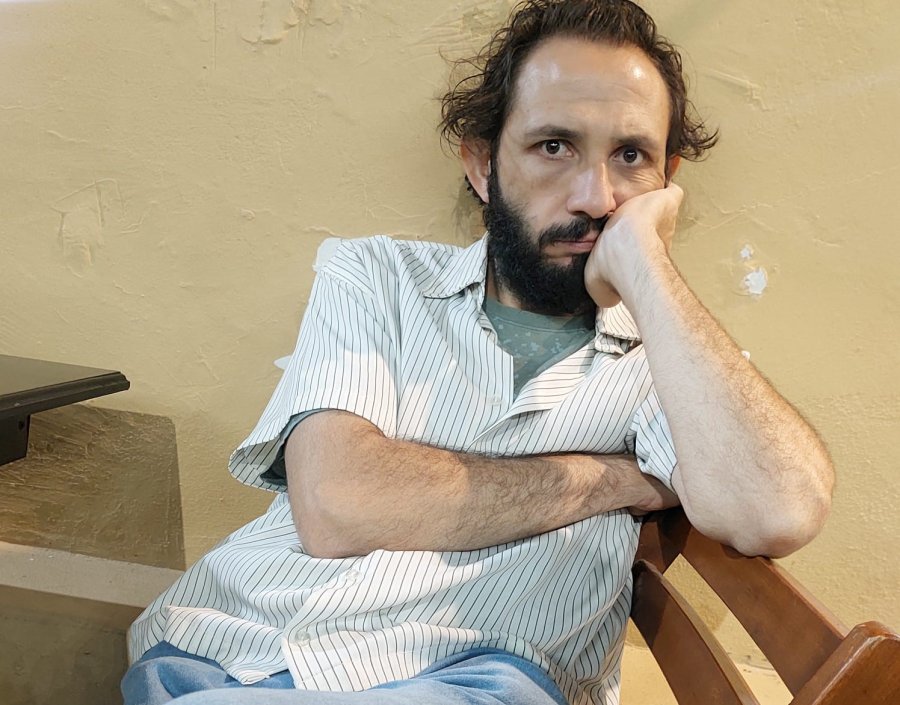 EL ESCRITOR RAFAELINO. Alassia naci&oacute; en 1979. Escribe narrativa, poes&iacute;a y teatro.