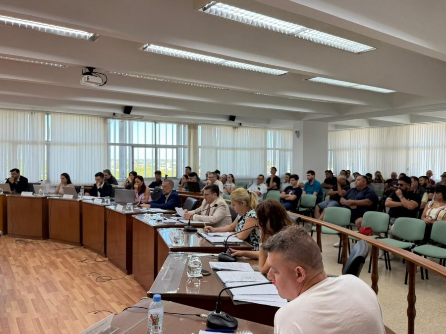 TENSIONES. La discusi&oacute;n sobre las dietas legislativas gener&oacute; fuertes cruces entre concejales libertarios y el resto.