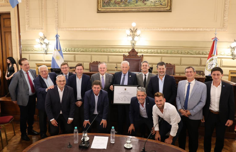 La C&aacute;mara de Senadores recibi&oacute; al ex arquero campe&oacute;n del mundo con la Selecci&oacute;n Nacional de f&uacute;tbol en M&eacute;xico 1986, Nery Alberto Pumpido.