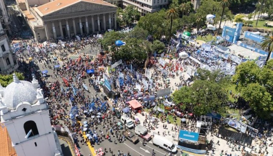 Vista a&eacute;rea de la manifestaci&oacute;n de la v&iacute;spera.