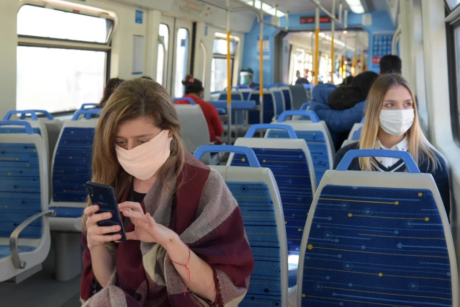 Todos los pacientes cursaron la enfermedad sin complicaciones.