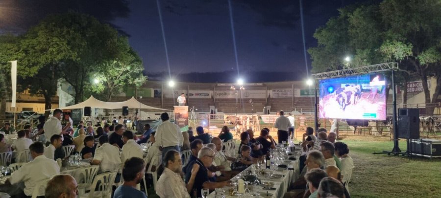 EVENTO PRINCIPAL. Promediando la noche se llev&oacute; a cabo el remate de excelentes ejemplares Holando. .