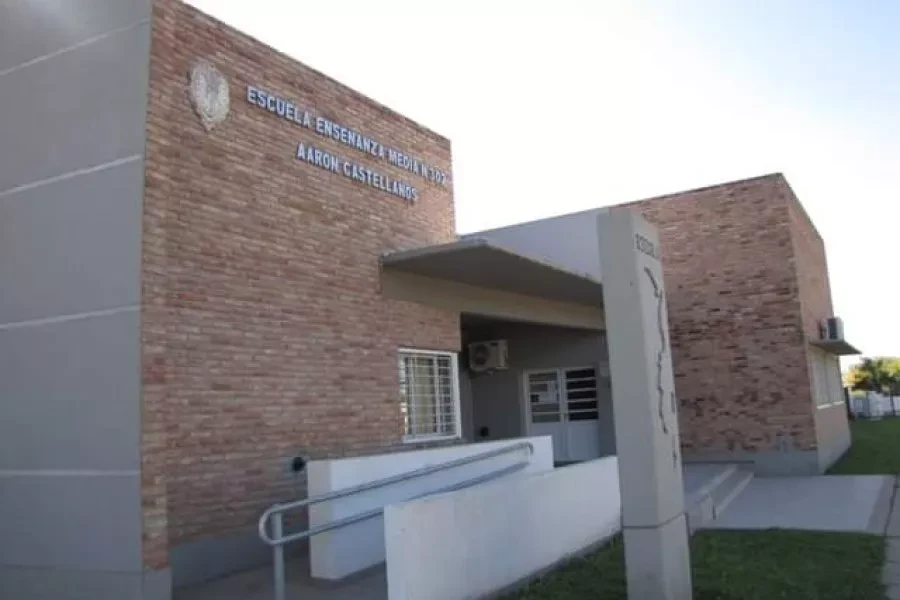 Fachada del establecimiento clucellense.