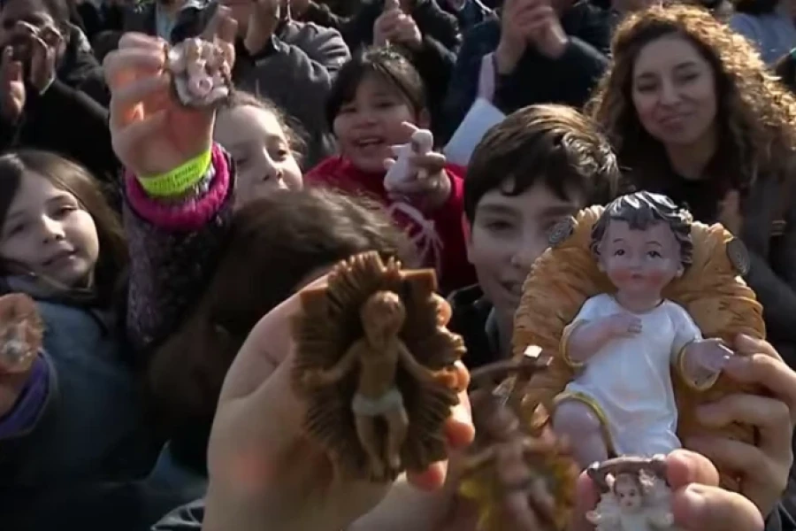 Ni&ntilde;os en la Plaza San Pedro.