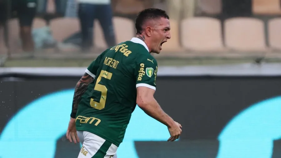 An&iacute;bal Moreno con la camiseta de Palmeiras.