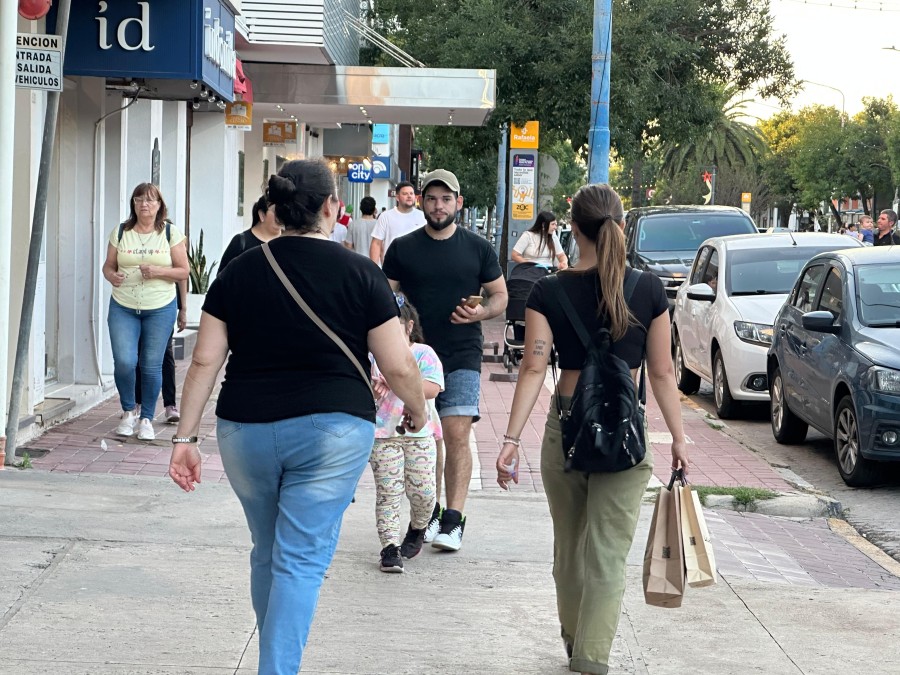 Los rafaelinos convergieron en el centro durante la tarde del domingo.