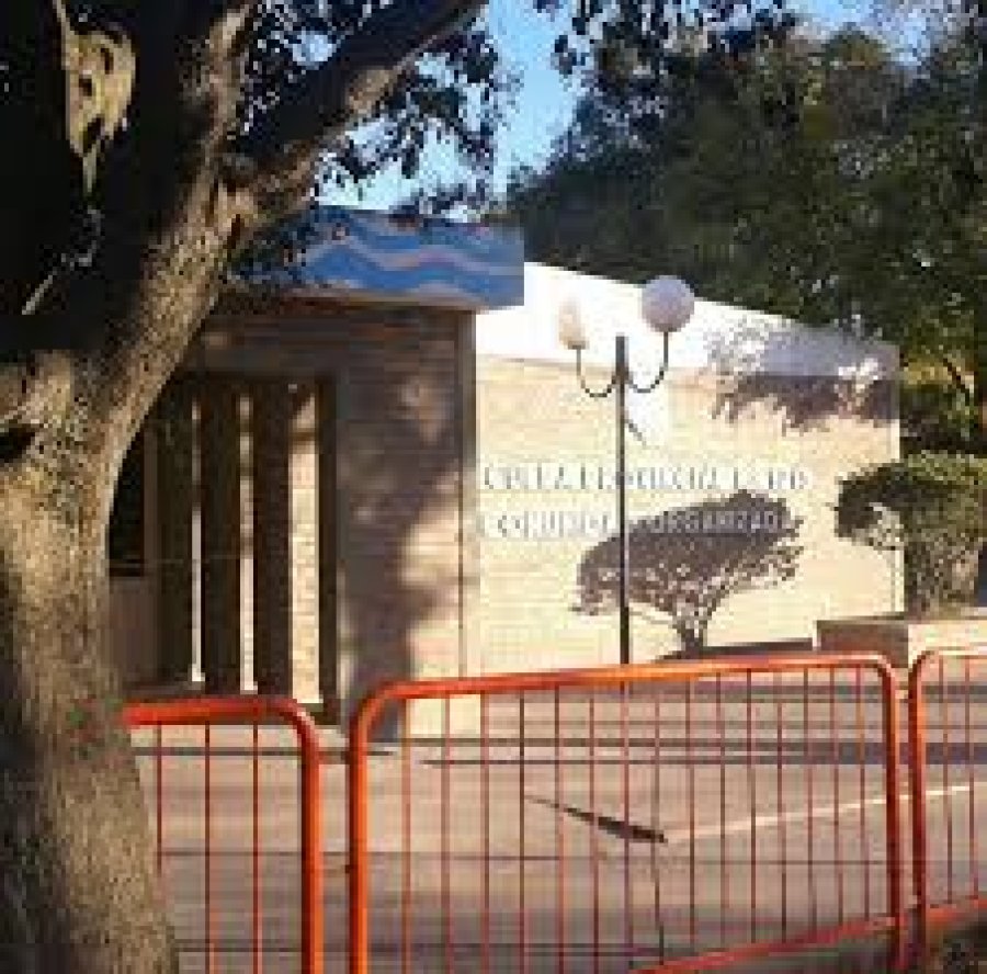 Fachada de la Escuela N&deg; 1213 "Comunidad Organizada".