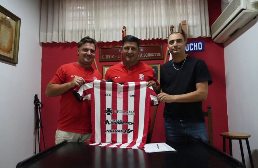 EL ANUNCIO. Maximiliano Zbrun, Marcelo Varela y Lucas Astrada.