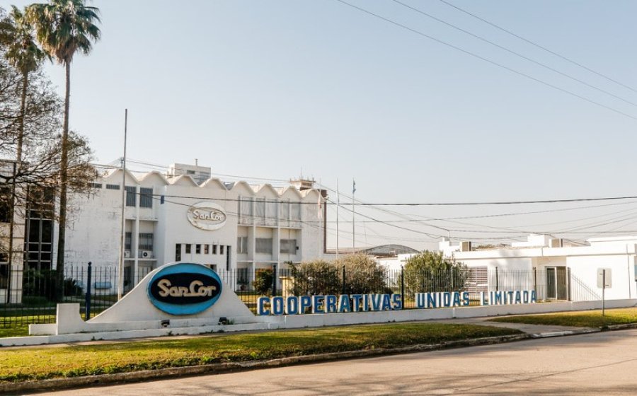 Fachada de la cooperativa l&aacute;ctea.