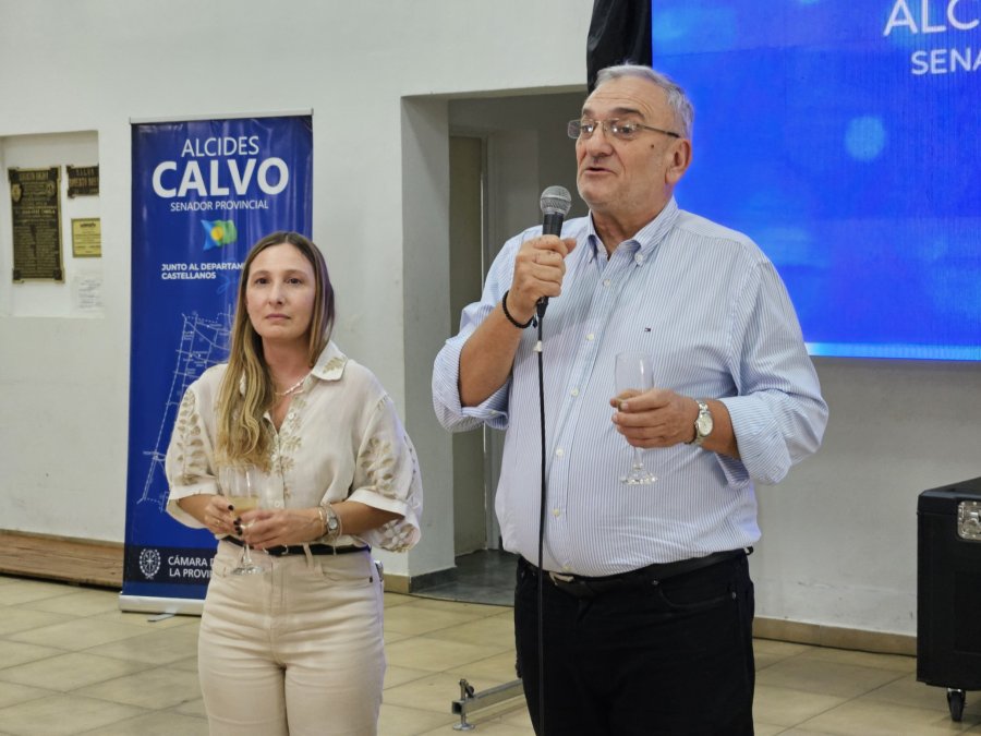 B&aacute;rbara Chivallero y Alcides Calvo durante el mensaje.