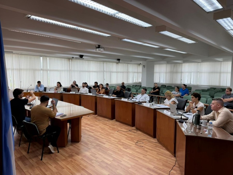 Asensio brind&oacute; informaci&oacute;n sobre un amplio abanico tem&aacute;tico sobre obras a todos los concejales. (FOTO PRENSA CONCEJO)