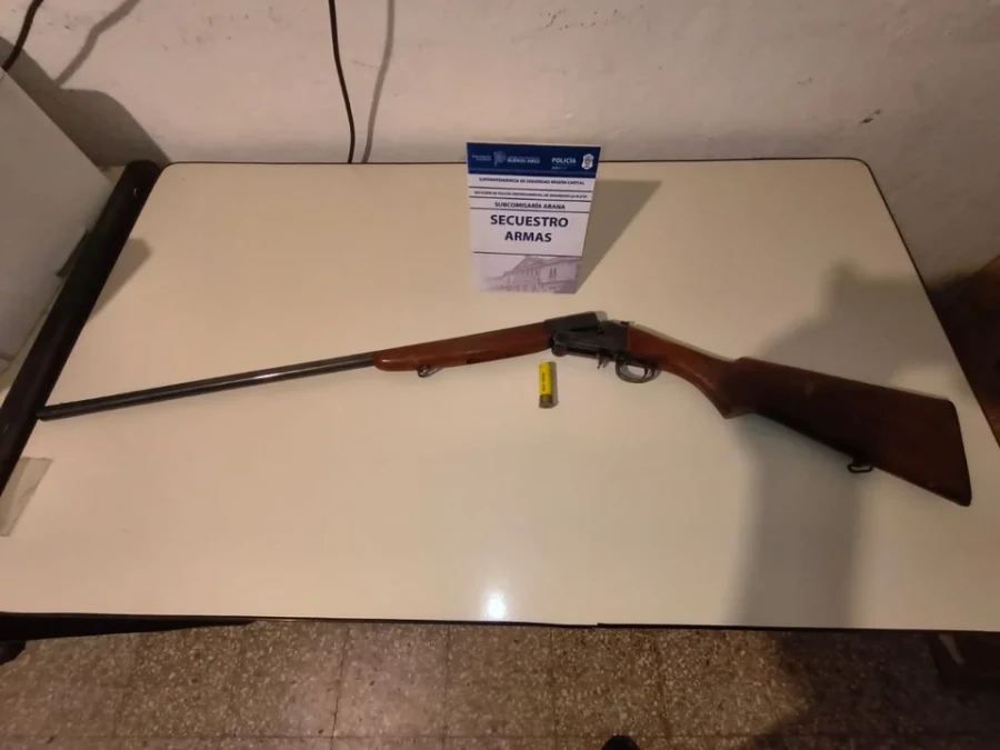 La escopeta presuntamente utilizada por el asesino. (FOTO NA)