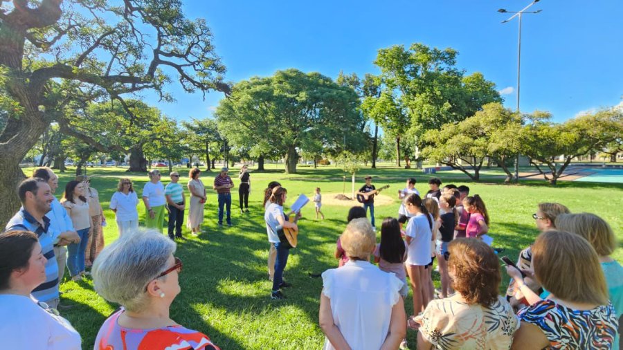 Significativo instante de la emotiva ceremonia.