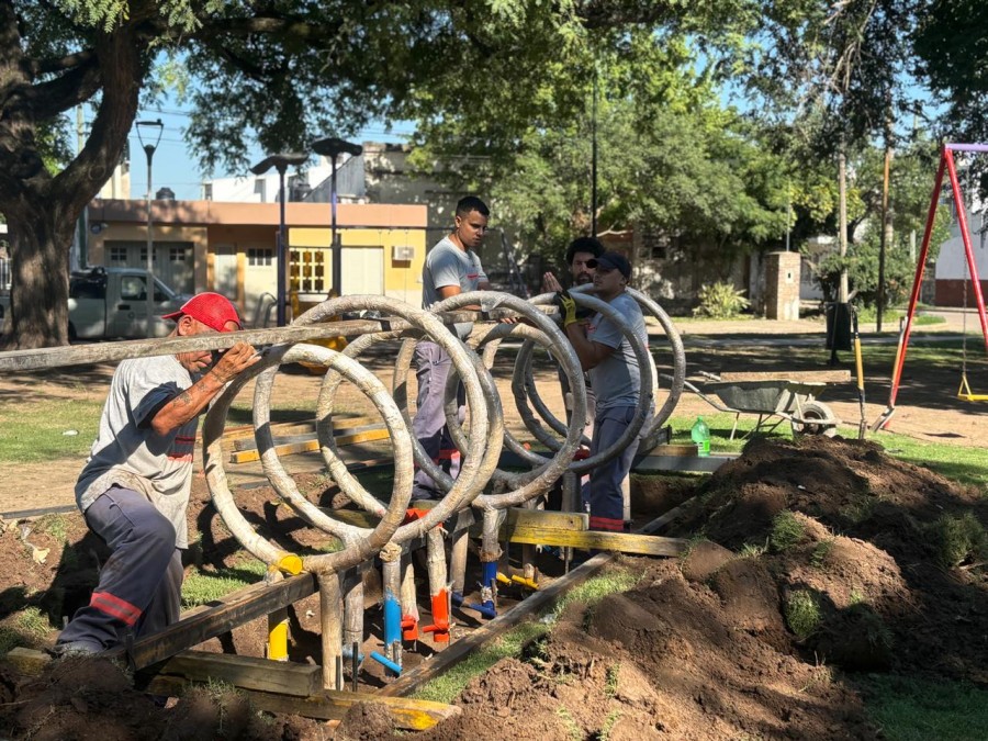 Se comenz&oacute; con la instalaci&oacute;n de nuevos juegos infantiles.