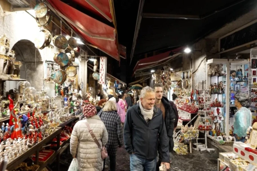 Bottega Ferrigno se encuentra en la ic&oacute;nica &ldquo;Calle de la Navidad&rdquo;, parte del hist&oacute;rico barrio San Gregorio Armeno de la ciudad de N&aacute;poles, en el sur de Italia.
