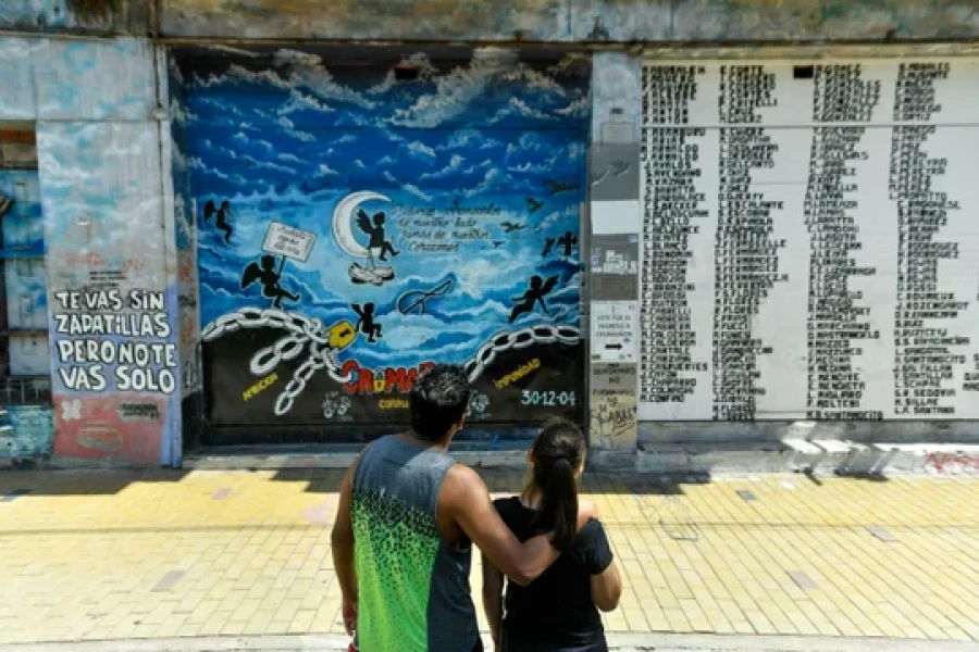 El 30 de diciembre de 2004 fallecieron 194 personas por una bengala.