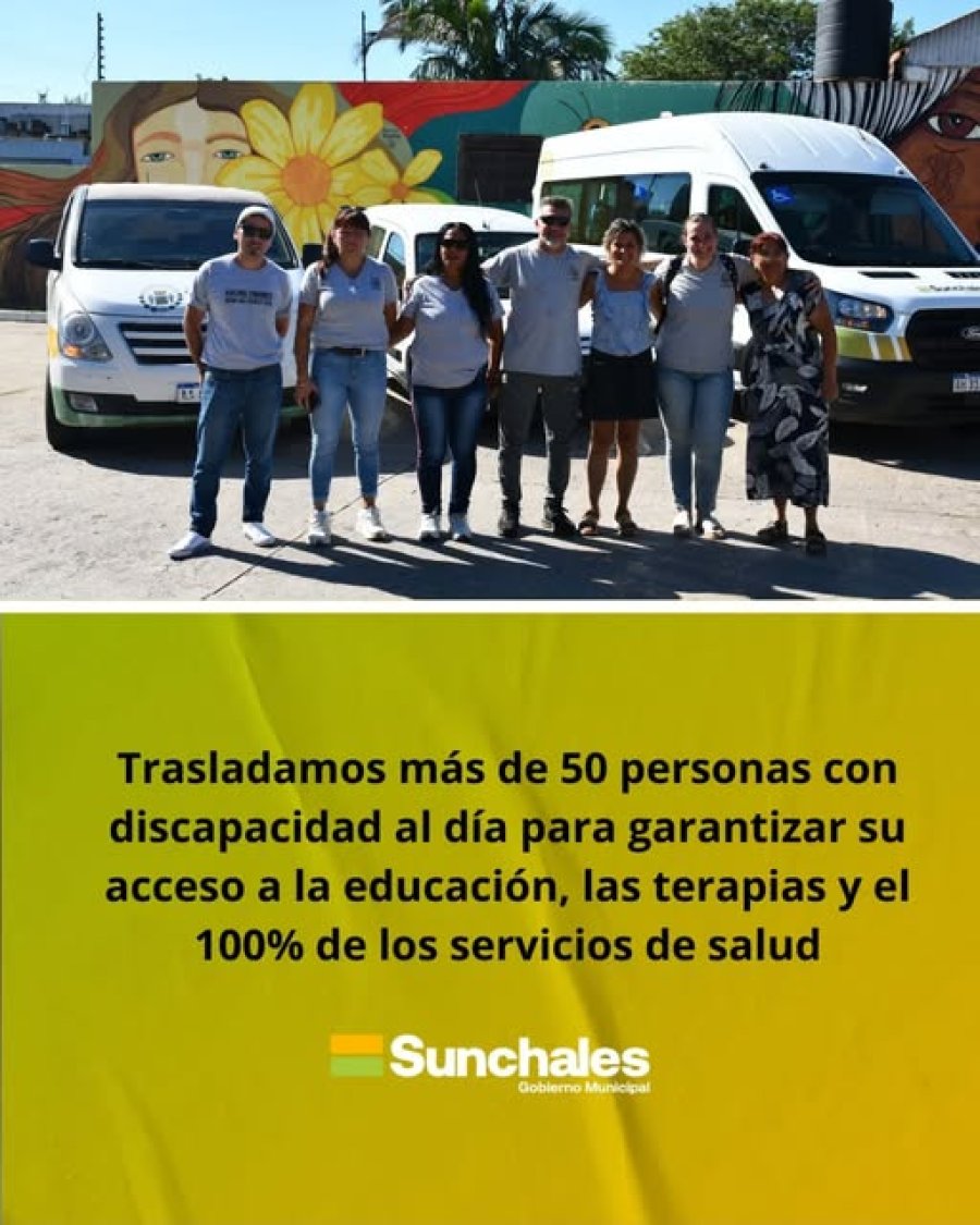 El equipo y los veh&iacute;culos en la Estaci&oacute;n Terminal de Omnibus.