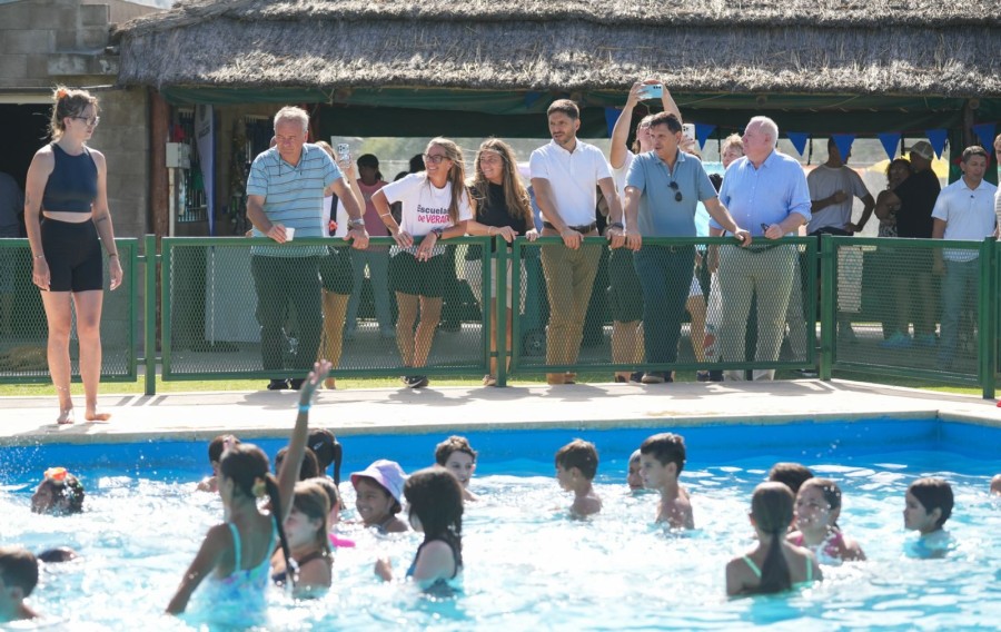 El gobernador encabez&oacute; la apertura oficial del ciclo en el Polideportivo Municipal de la ciudad de Rold&aacute;n.