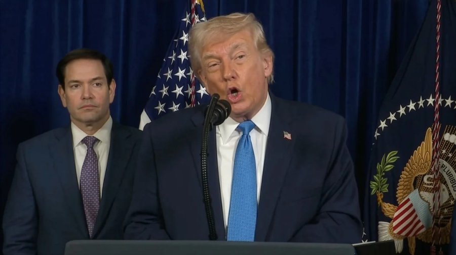 Donald Trump durante la rueda de prensa que ofreci&oacute;  su residencia de Mar-a-Lago, en Palm Beach, Florida.