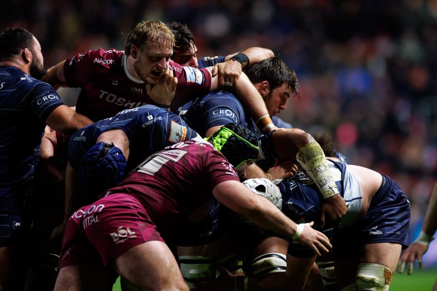 PURA POTENCIA. Rubiolo empujando en un maul durante el partido del fin de semana.