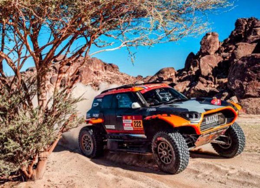 Guillaume de M&eacute;vius y Mathieu Baumel, con el Mini.