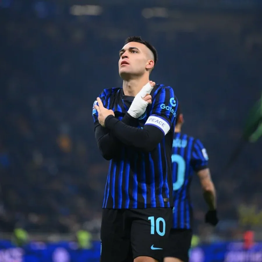 Lautaro Mart&iacute;nez festejando el gol de Inter ante Bologna.