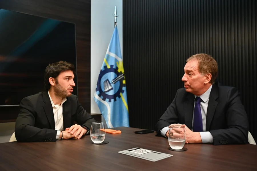 El ministro del Interior, Diego Santilli, junto al gobernador de Chubut, Ignacio Torres.