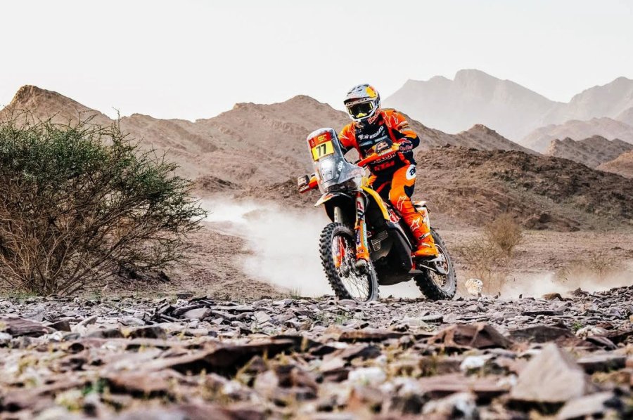 Luciano Benavides tuvo un d&iacute;a complicado con su KTM.