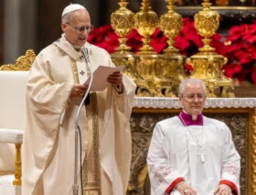 Le&oacute;n XIV leyendo la homil&iacute;a.