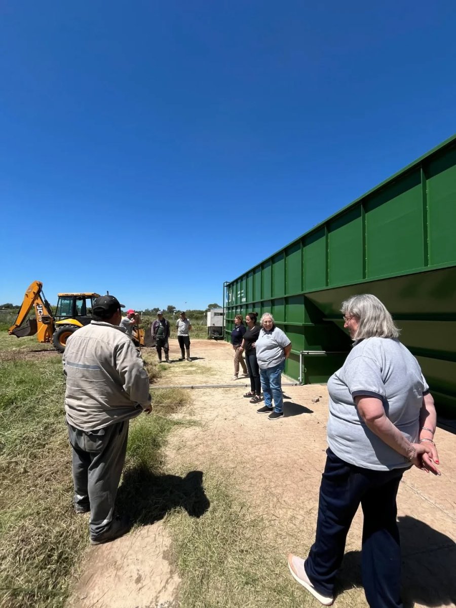 Los funcionarios recorrieron la obra.